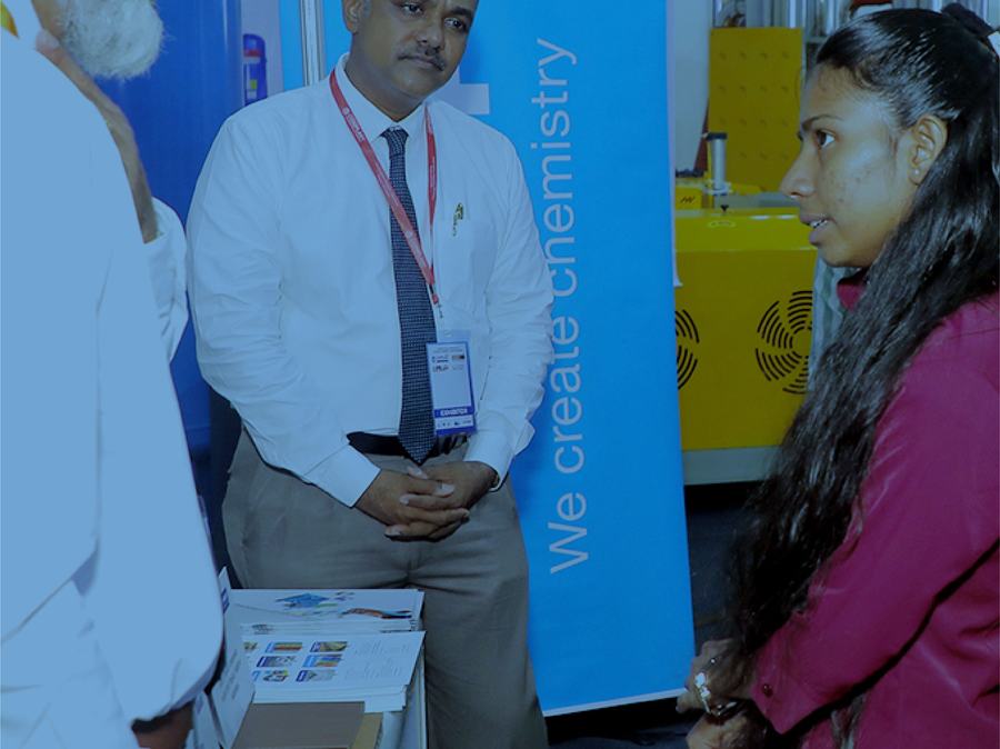 Exhibitor and visitor discussion at a COMPLAST Sri Lanka stand